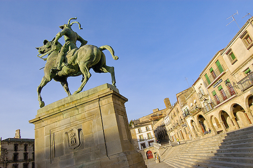Extremadura, vakantie, vogels, Trujillo, standbeeld van Pizarro